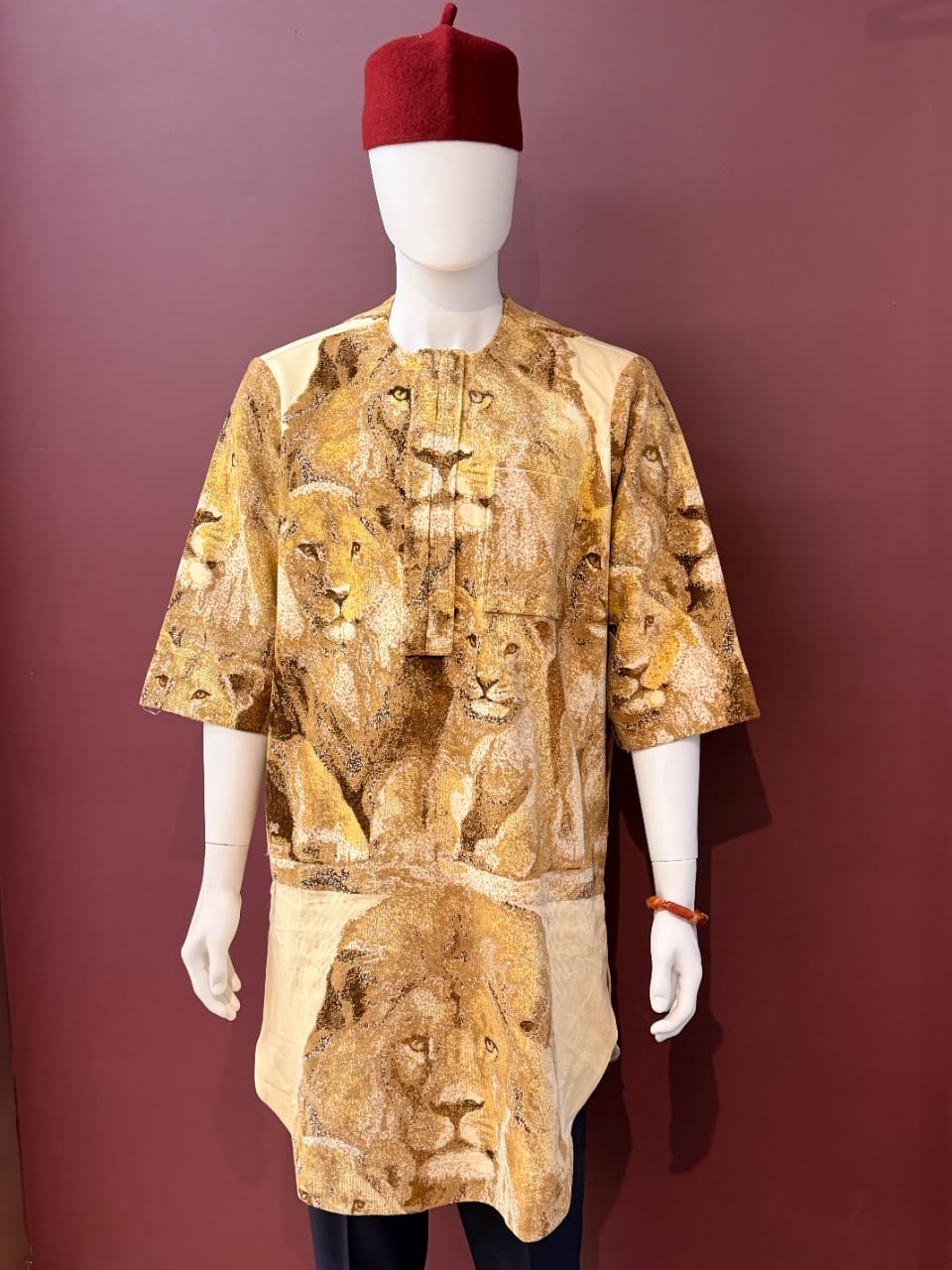 Gold patterned Isiagu top for men with elegant African-inspired design
